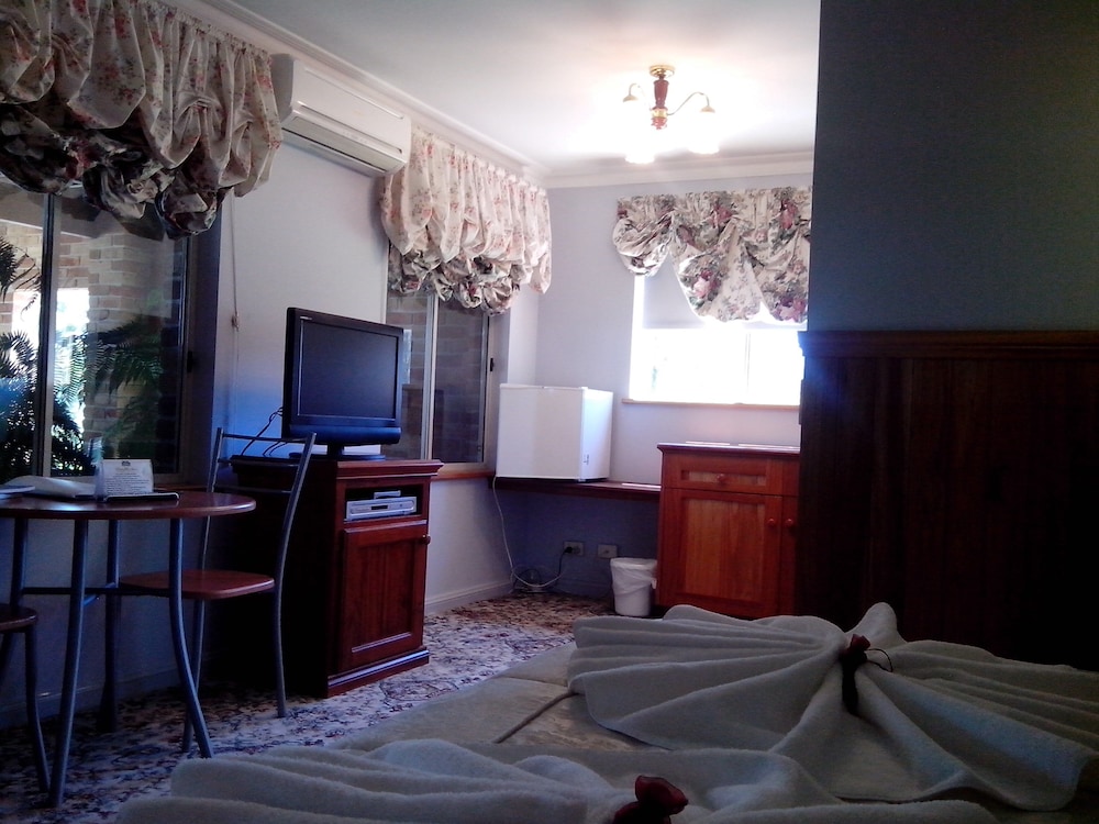 Robyns Nest 35/48