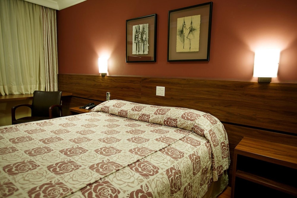 Eston Hotel 18/38