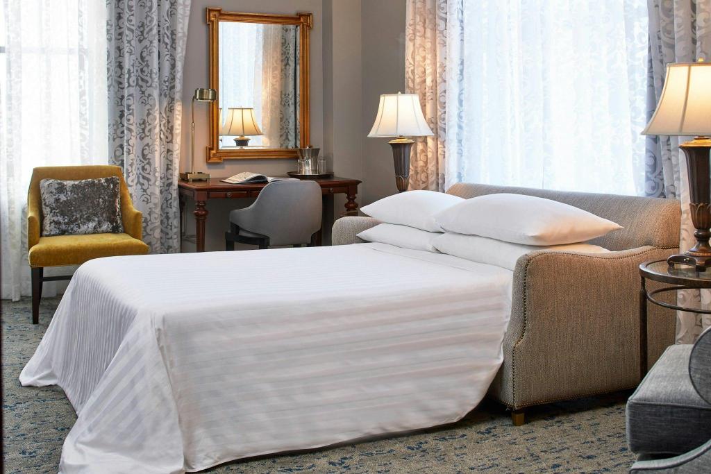 Tower, Junior Suite, King Bed, River View, Sofa, Balcony, Corner