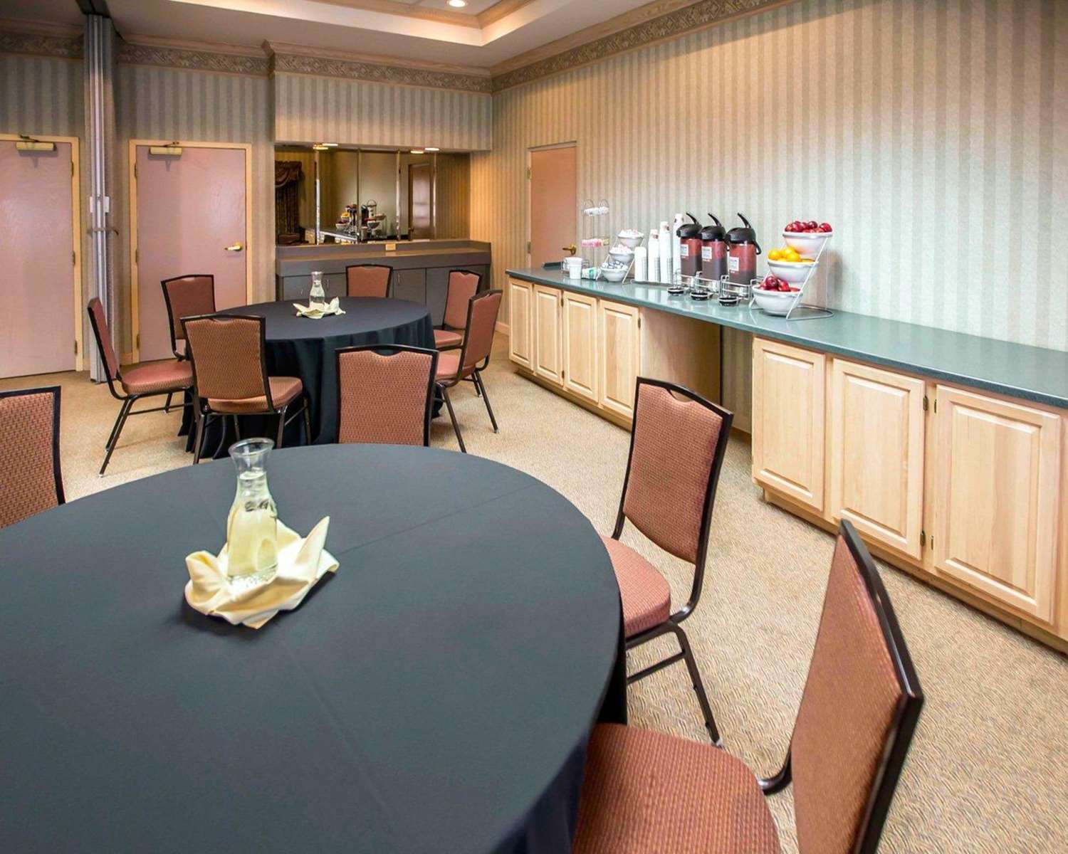 restaurant cafeteria