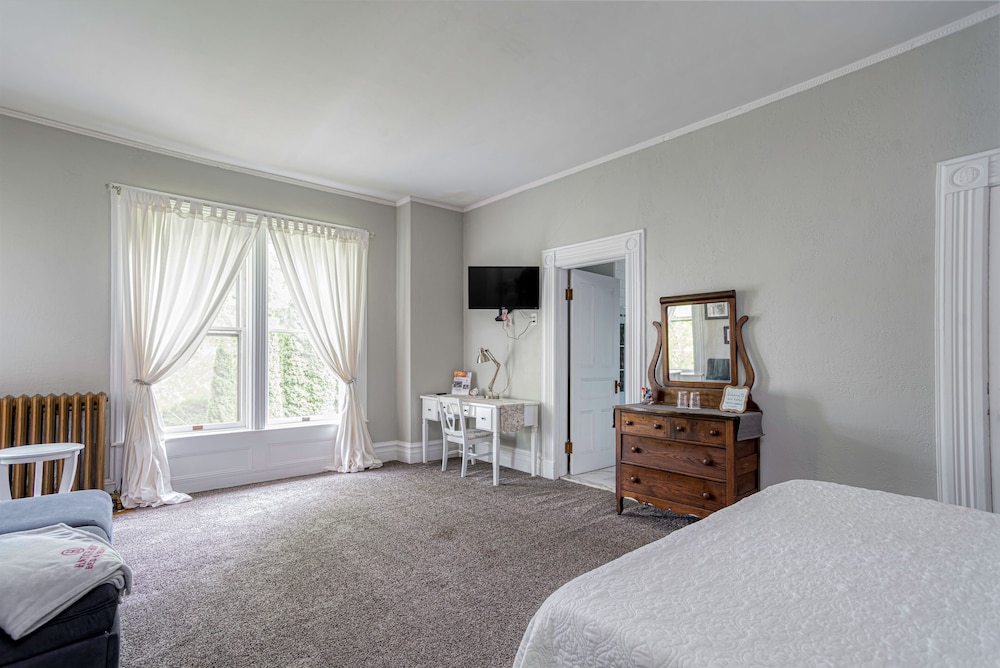 Hatch House Bed & Breakfast 15/38