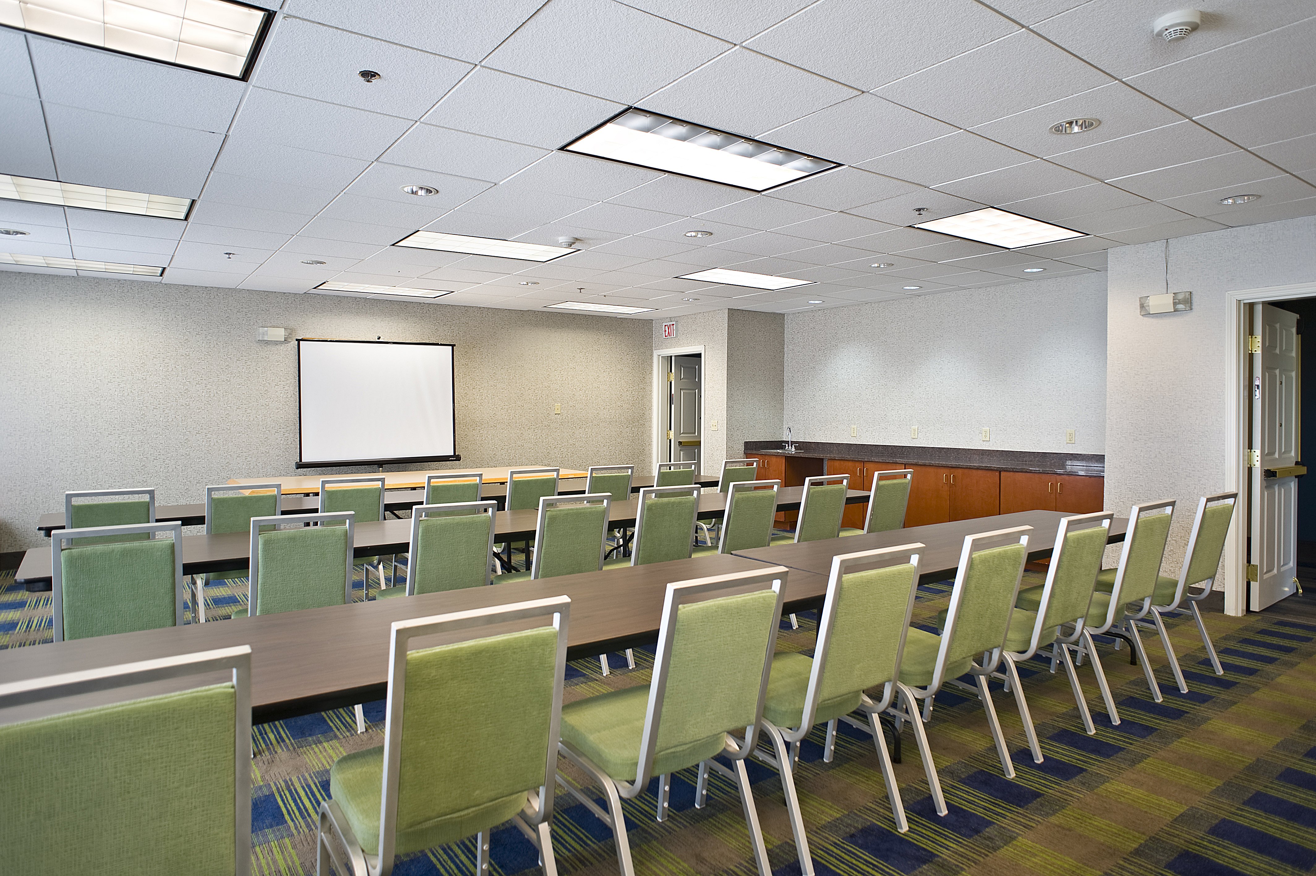 Holiday Inn Express Hotel Suites Vermillion 38/40