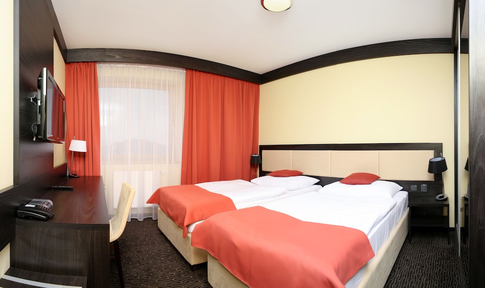 Lifestyle Hotel 10/48