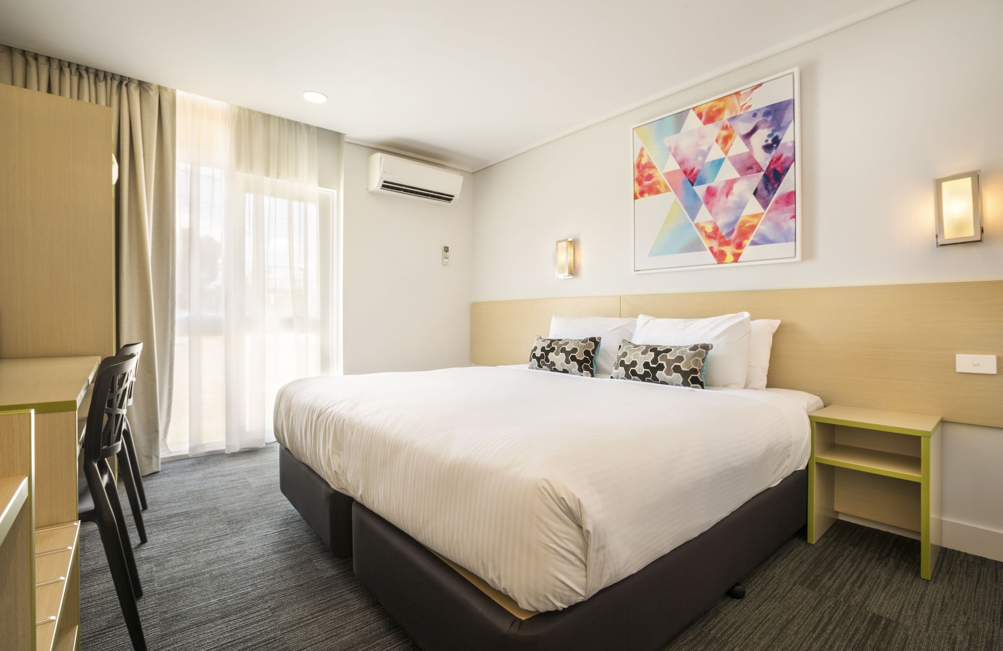 STUDIO, KING BED