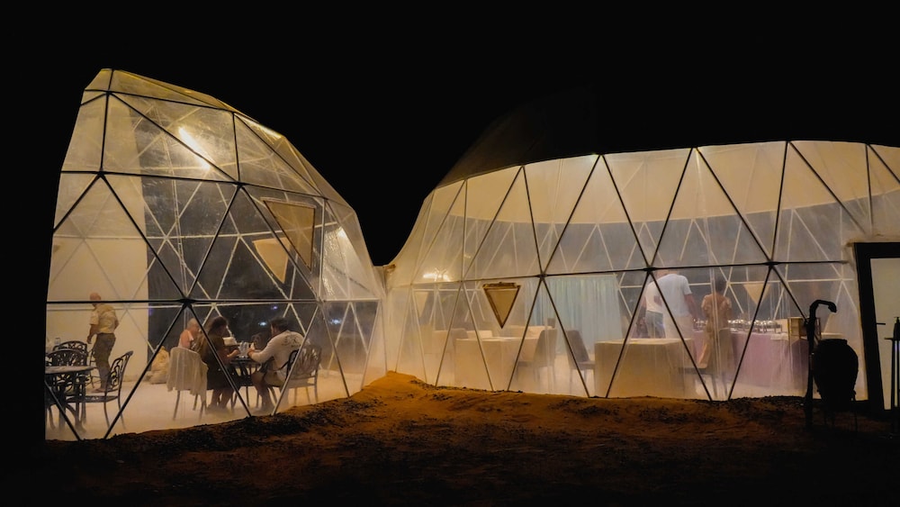 Luxury Desert Camp 24/50