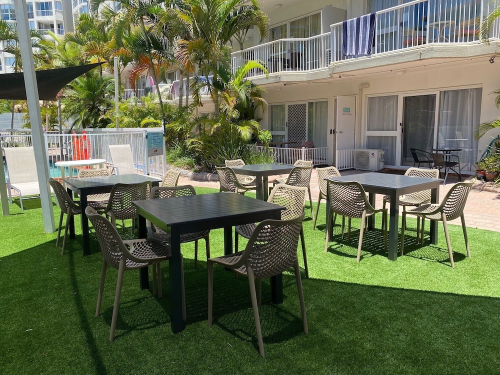 Outrigger Resort 56/76