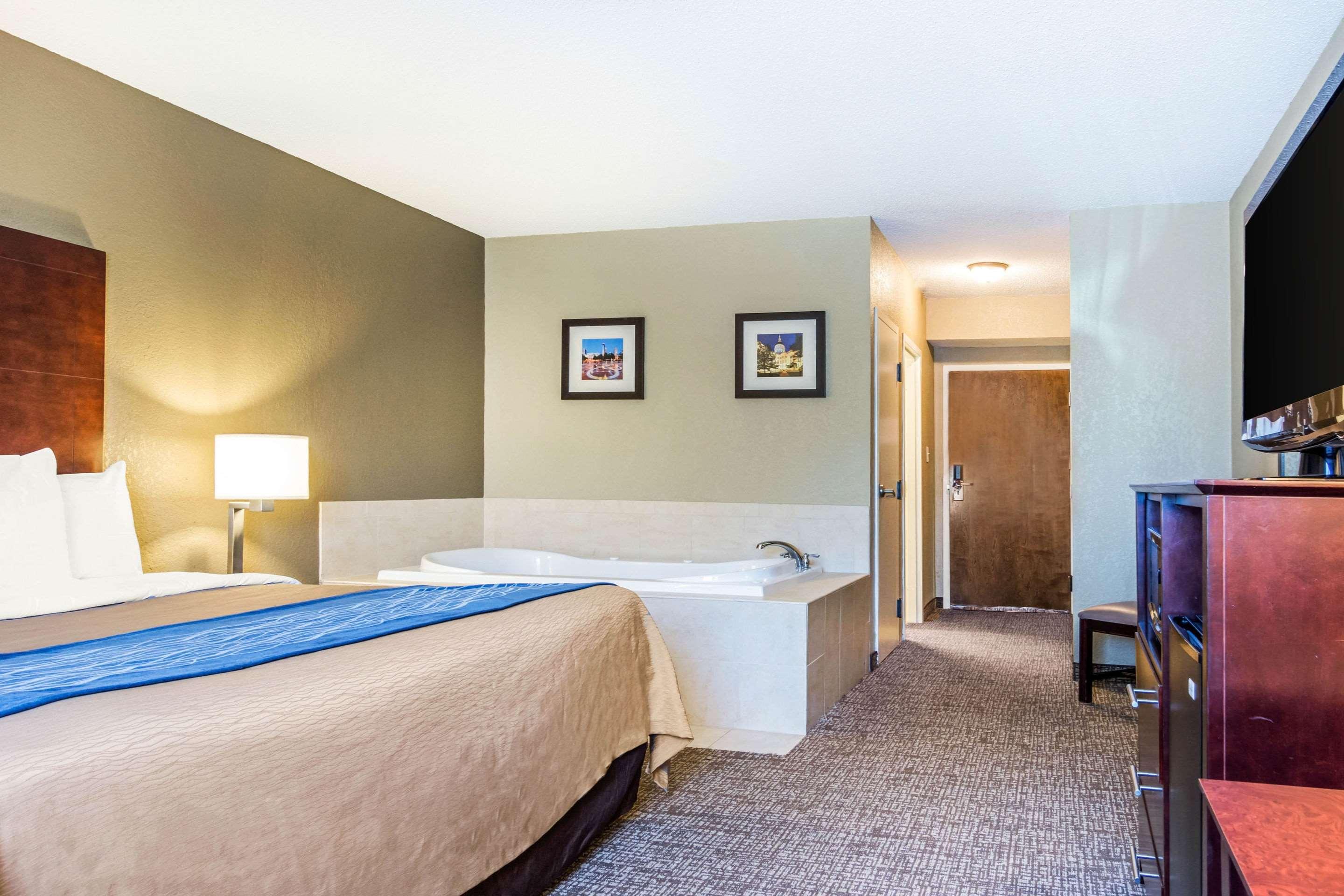 SUITE, KING BED