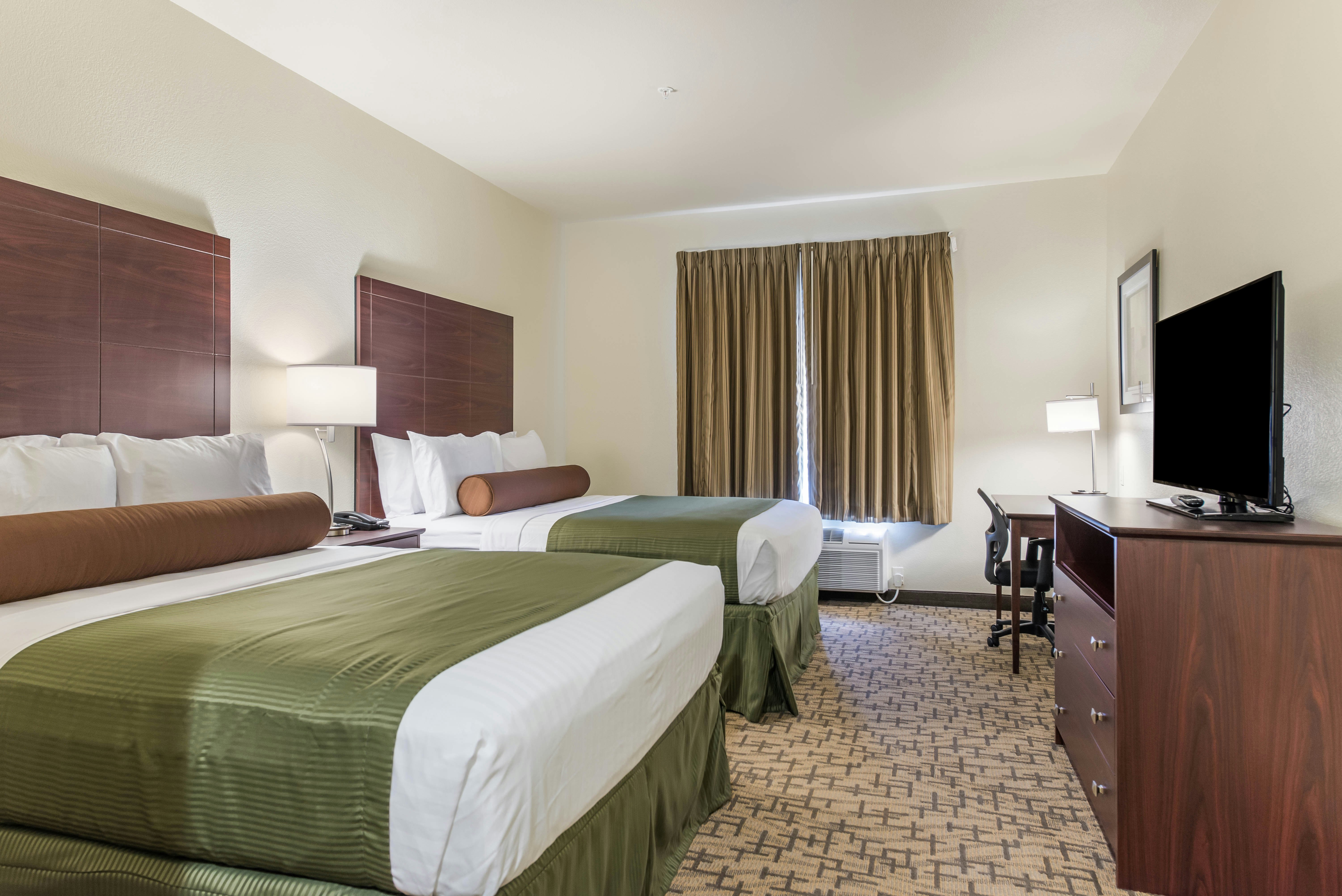 Cobblestone Hotel & Suites - Hutchinson 6/25