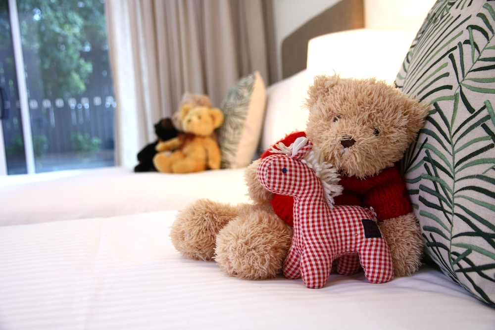 DOMAIN SERVICED APARTMENTS 40/52