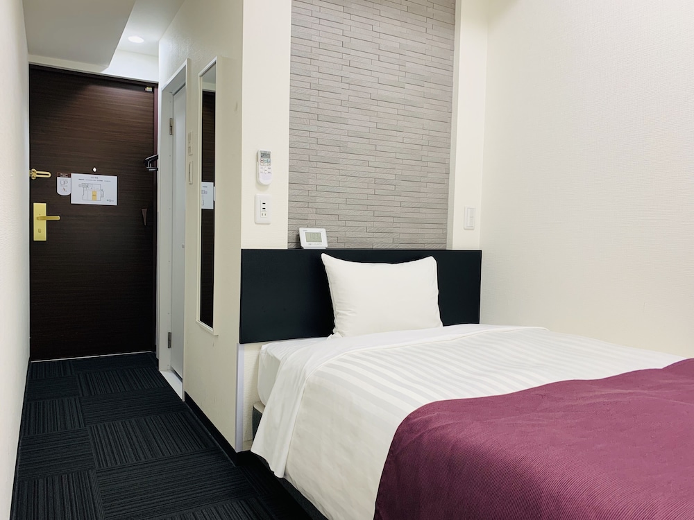 SEMI ROOM, SEMI DOUBLE BED, SMOKING