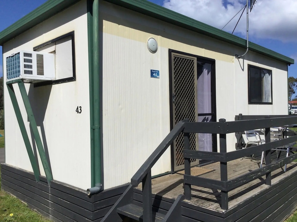 Victor Harbor Holiday & Cabin Park 2/46