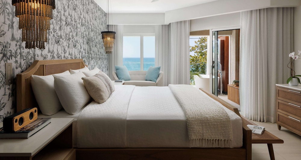 1 Bedroom, Tranquility, Suite, King Bed, Beach Front, Balcony, Bathtub