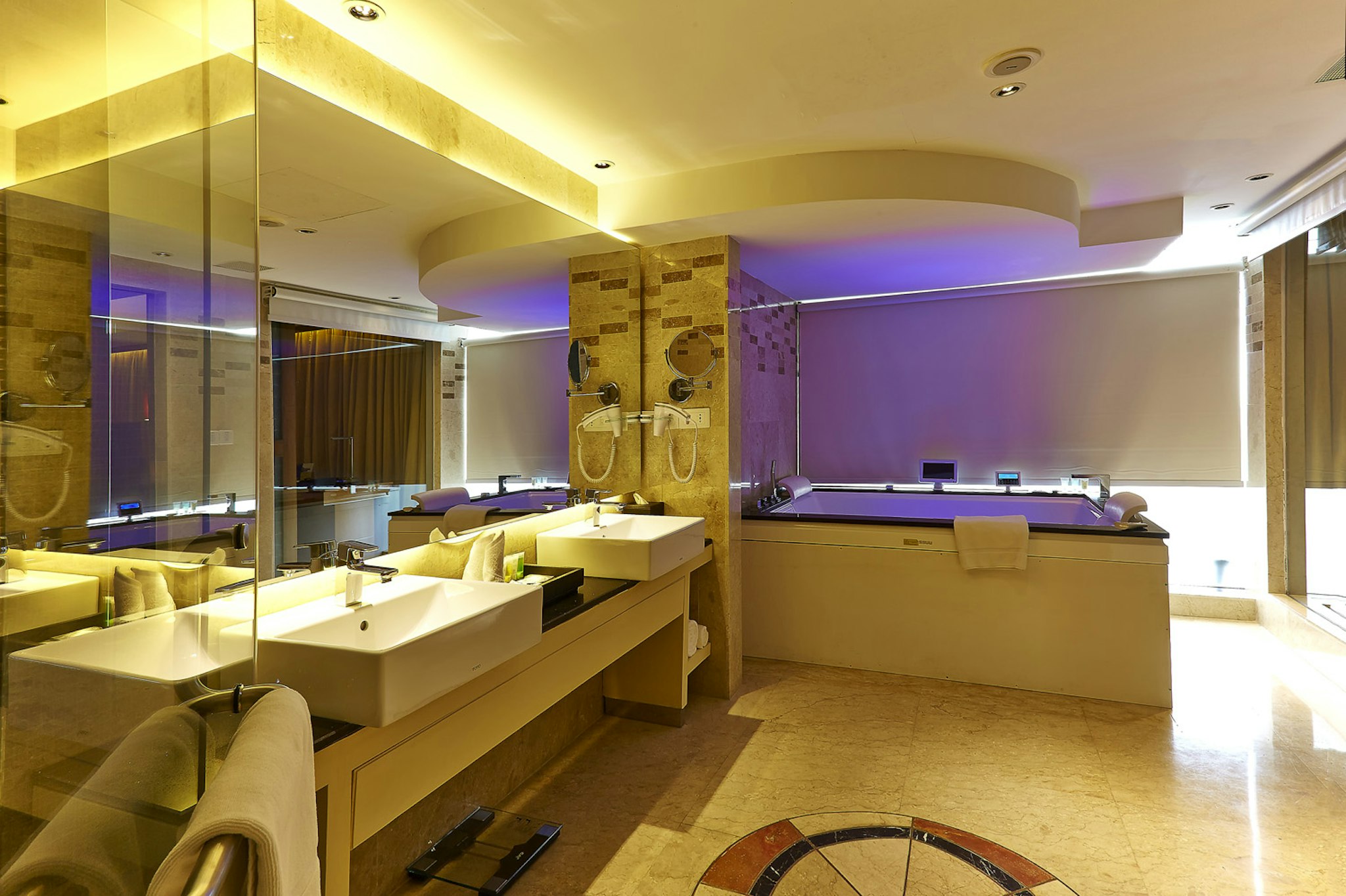 Six Seasons Hotel 41/42