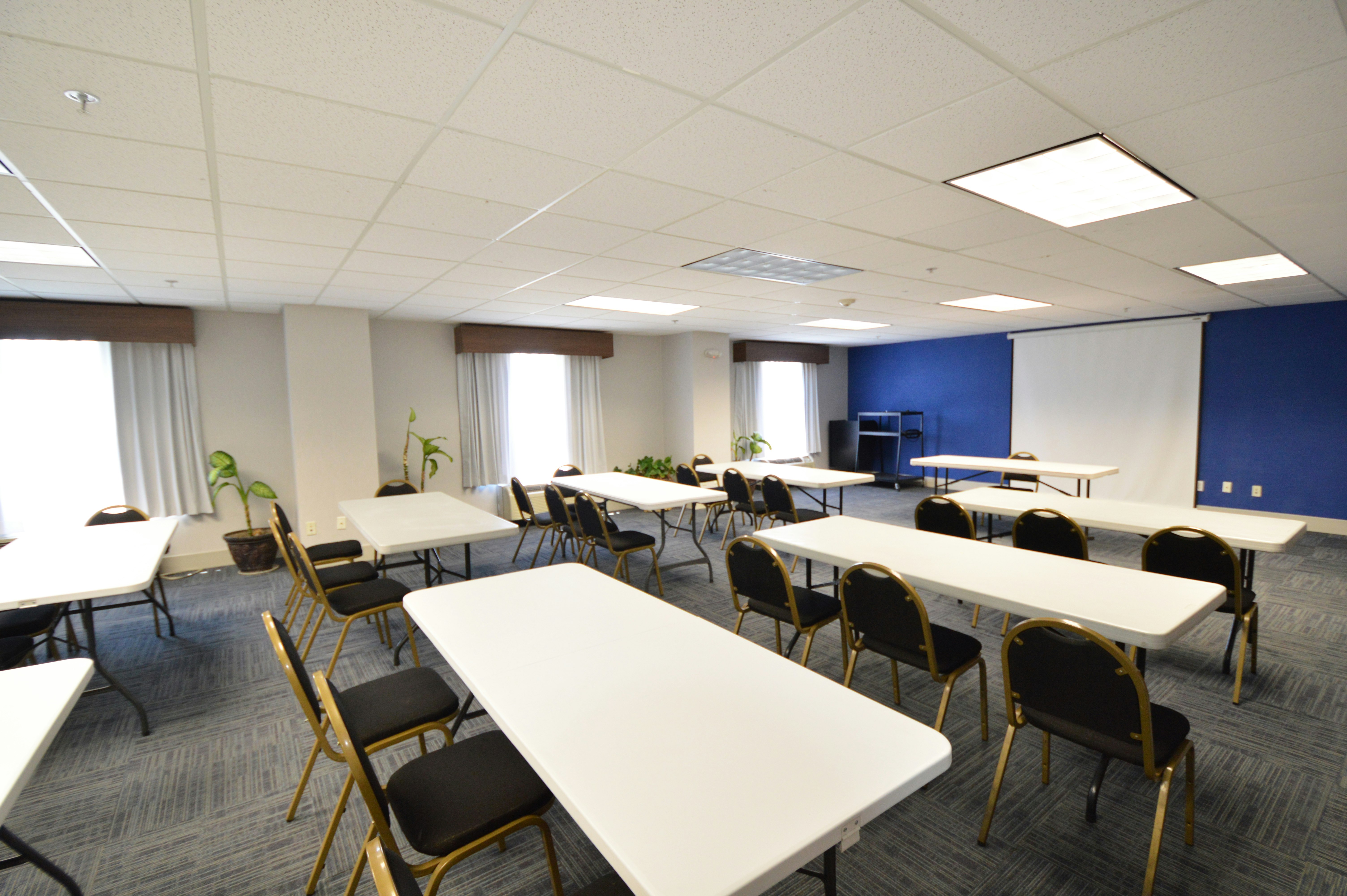 Holiday Inn Express Toledo-Oregon 41/42