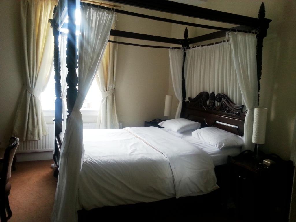 Four Poster