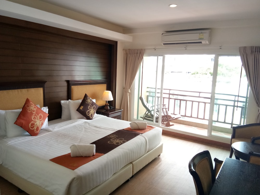 Seaside Jomtien Beach 10/50