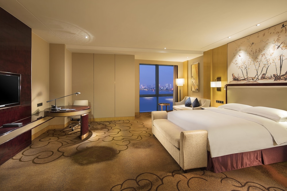 HILTON WUHAN RIVERSIDE 16/79