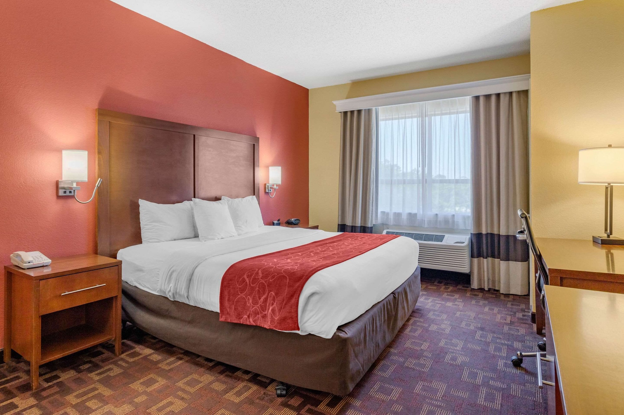 SUITE, KING BED
