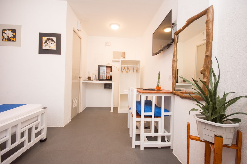 8Colors Beach House 50/64
