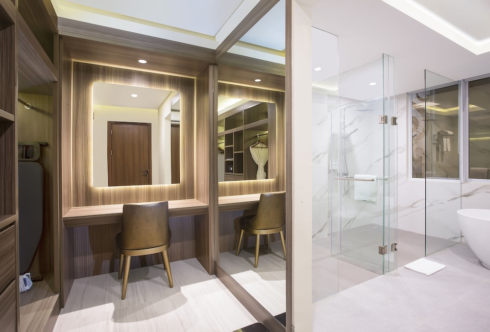 Swiss-Belhotel Cendrawasih Biak 34/60