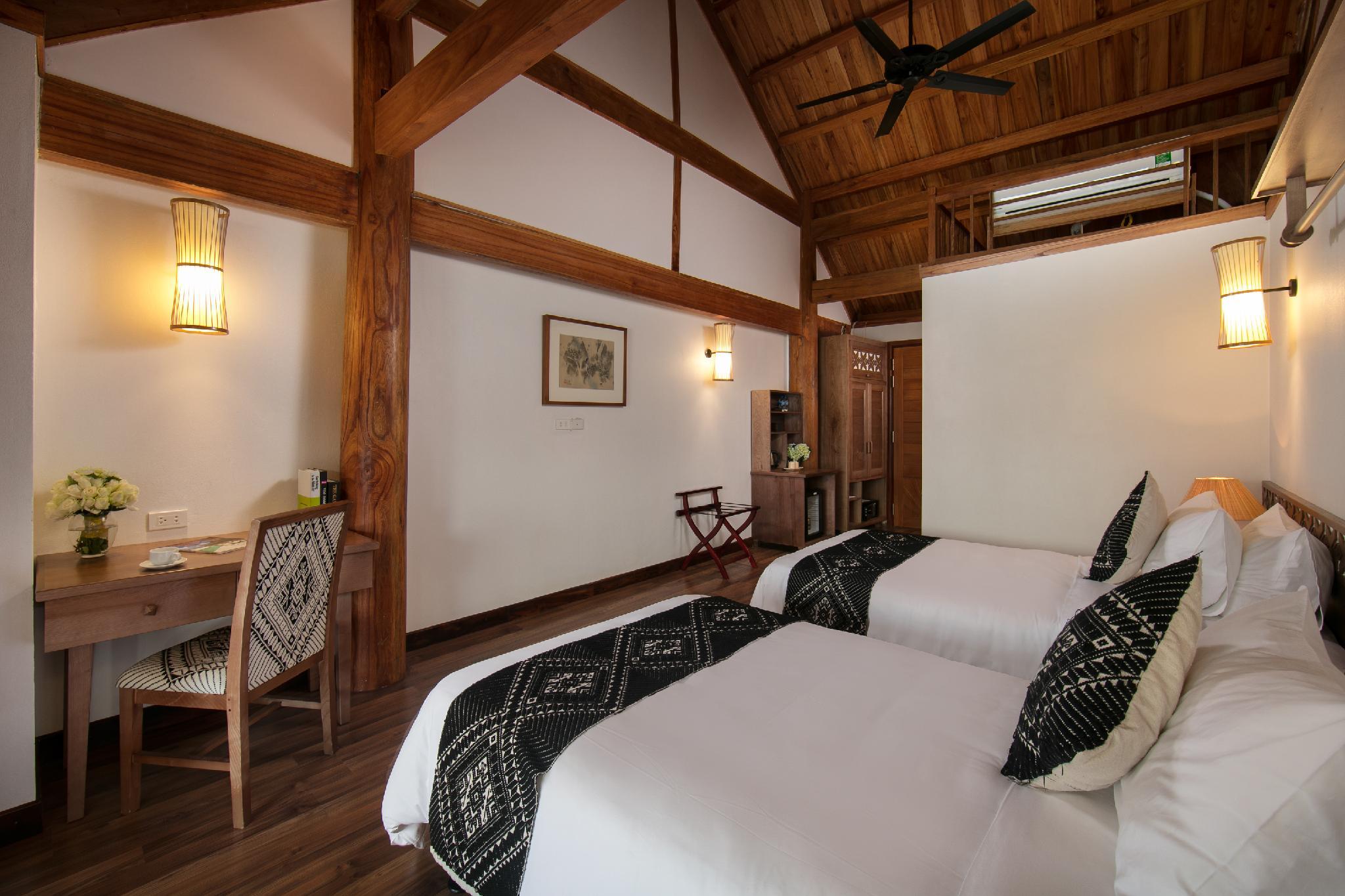 Superior, Twin Beds, Lake View, Balcony