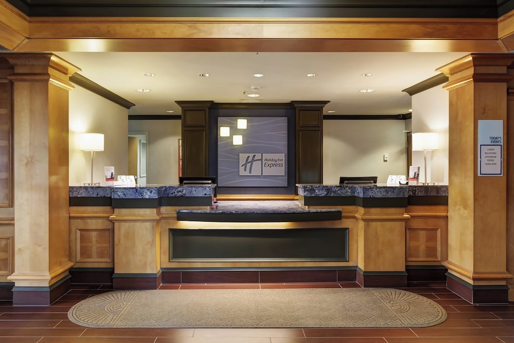 Holiday Inn Express Hotel Suites Warwick Providence Airport 6/43