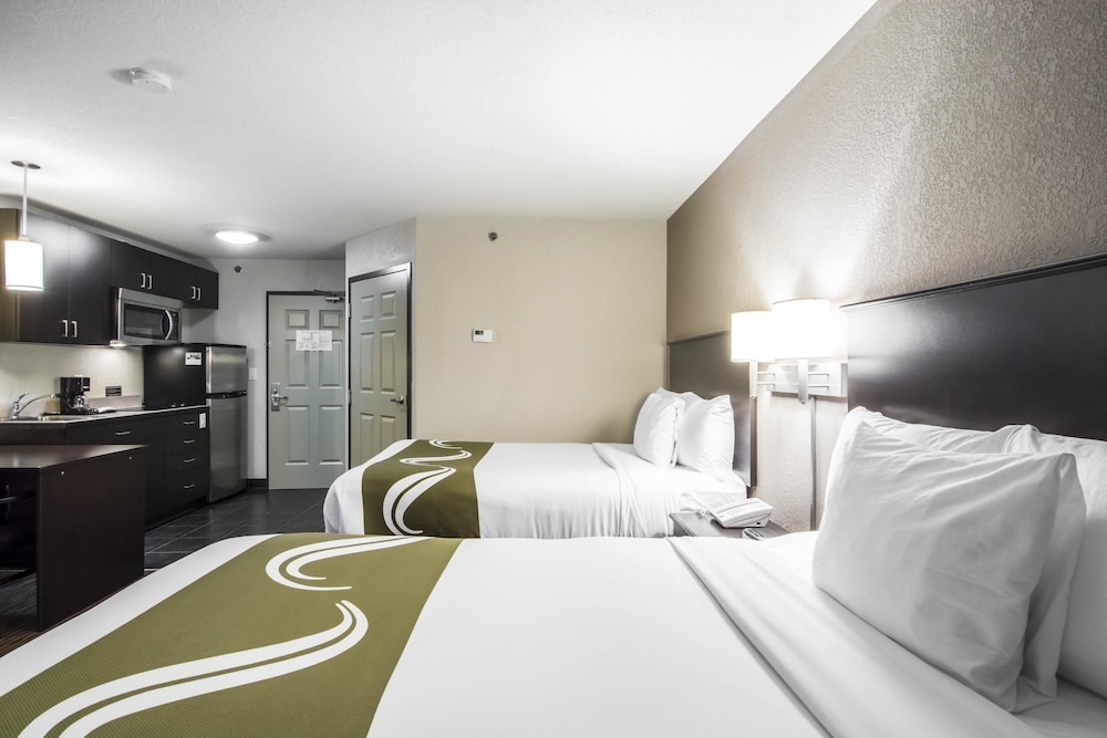 Quality Inn & Suites Thompson, MB 15/41