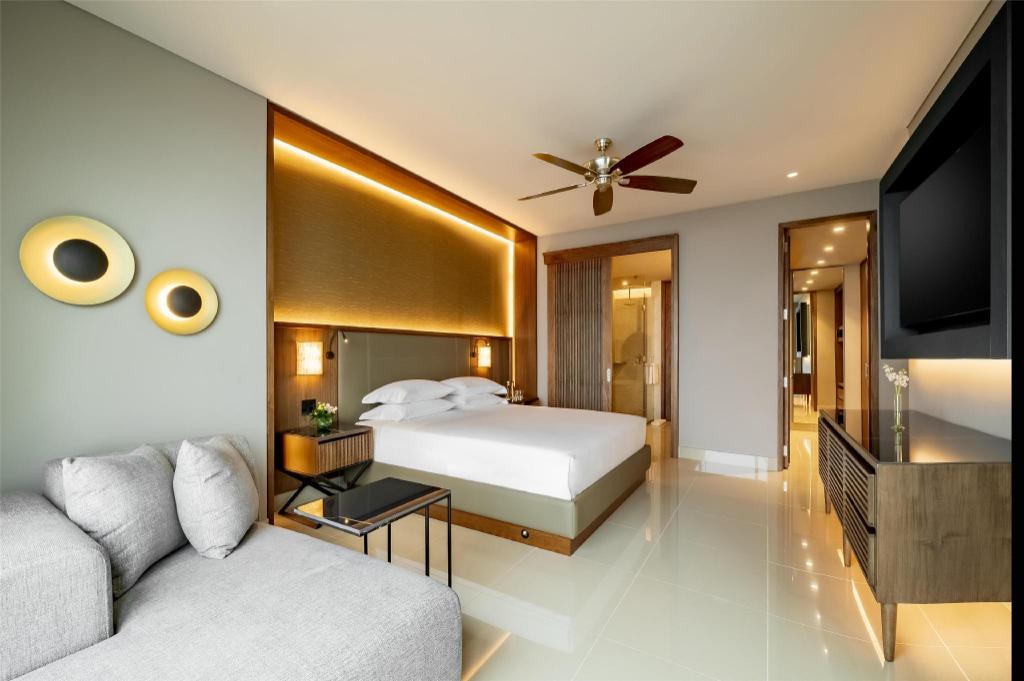 Regency, Caribbean, Suite, King Bed, Ocean View