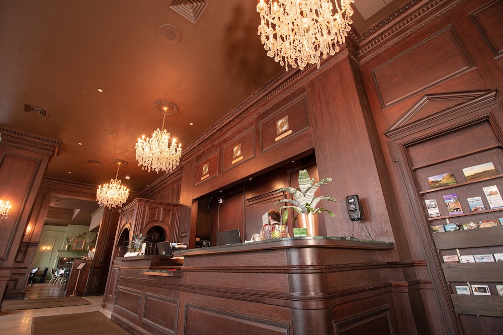 Landmark Inn 4/58