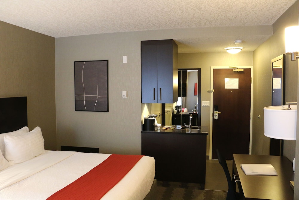 Holiday Inn Calgary- Airport 10/65