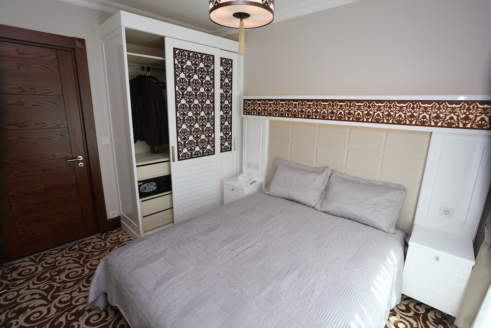 K SUITES HOTEL 20/58