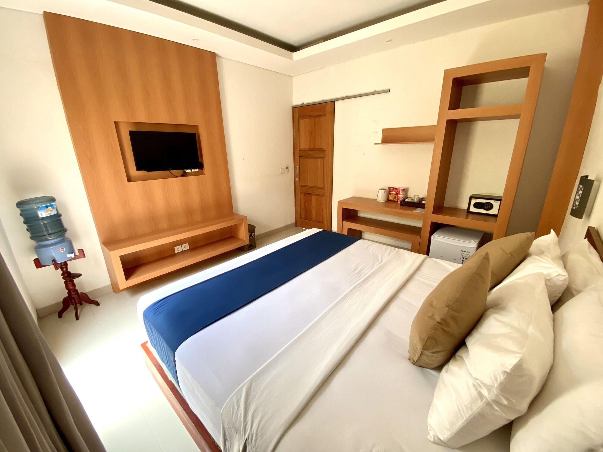 DELUXE, QUEEN BED