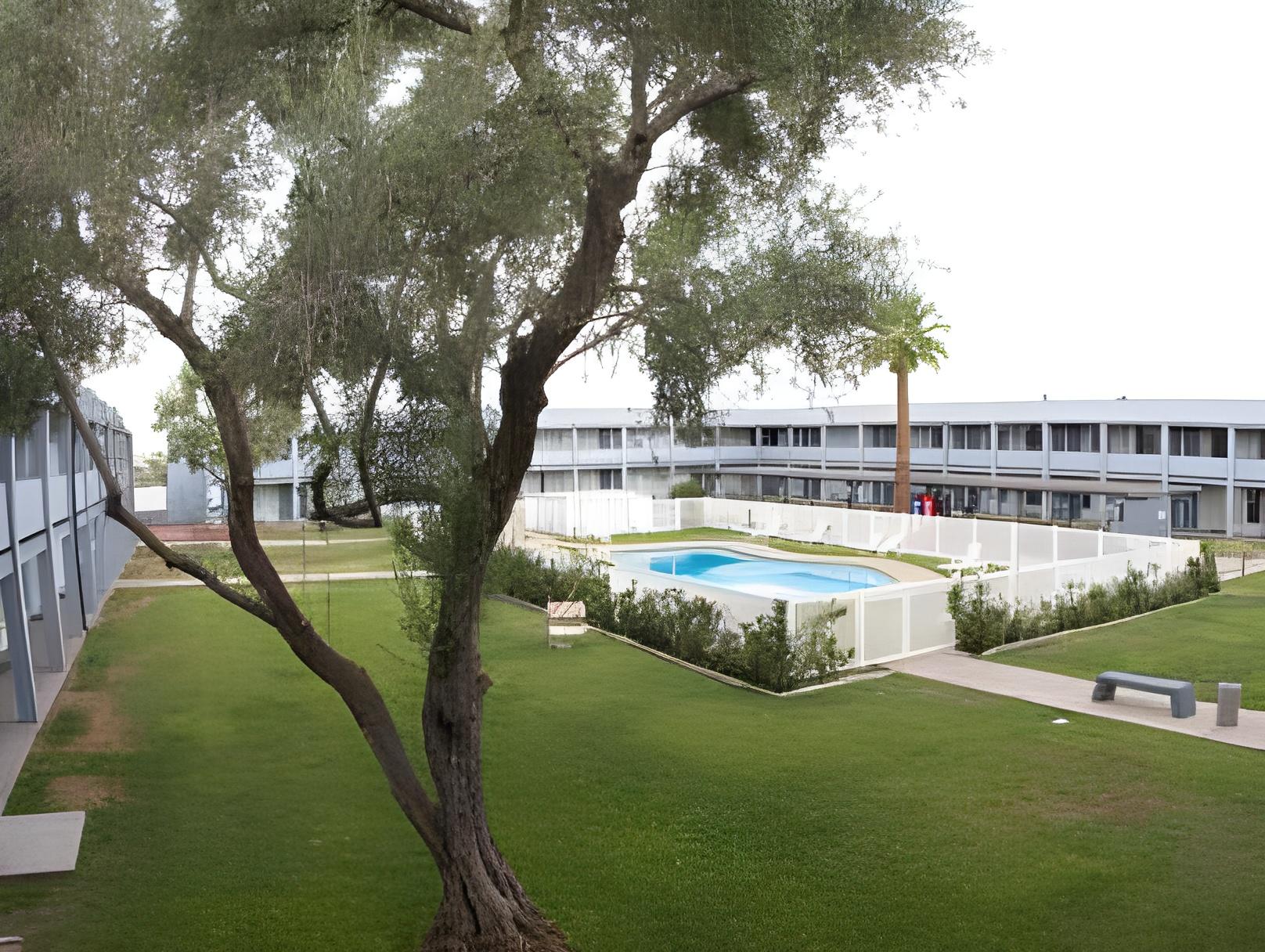 EZ 8 Motel Airporter 18/22