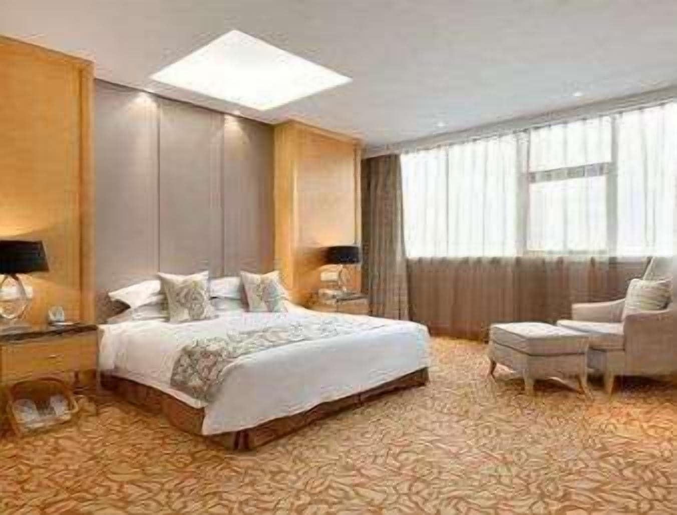 Deluxe, King Bed, Smoking