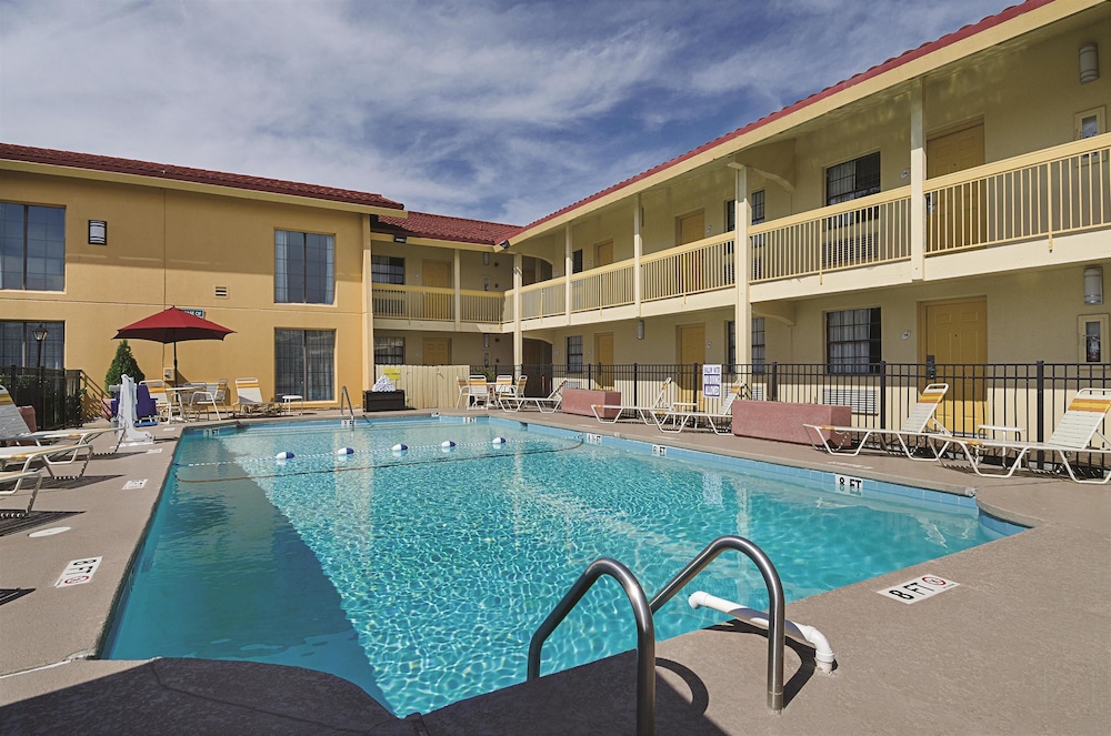 Baymont By Wyndham Greenville Woodruff Rd 3/31