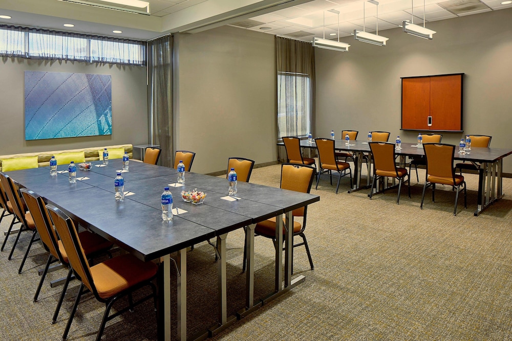 SpringHill Suites by Marriott Atlanta Airport Gateway 42/46
