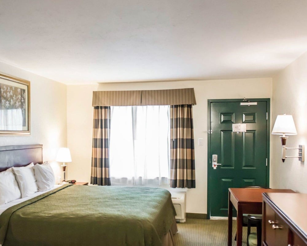 Econo Lodge Monticello 2/19