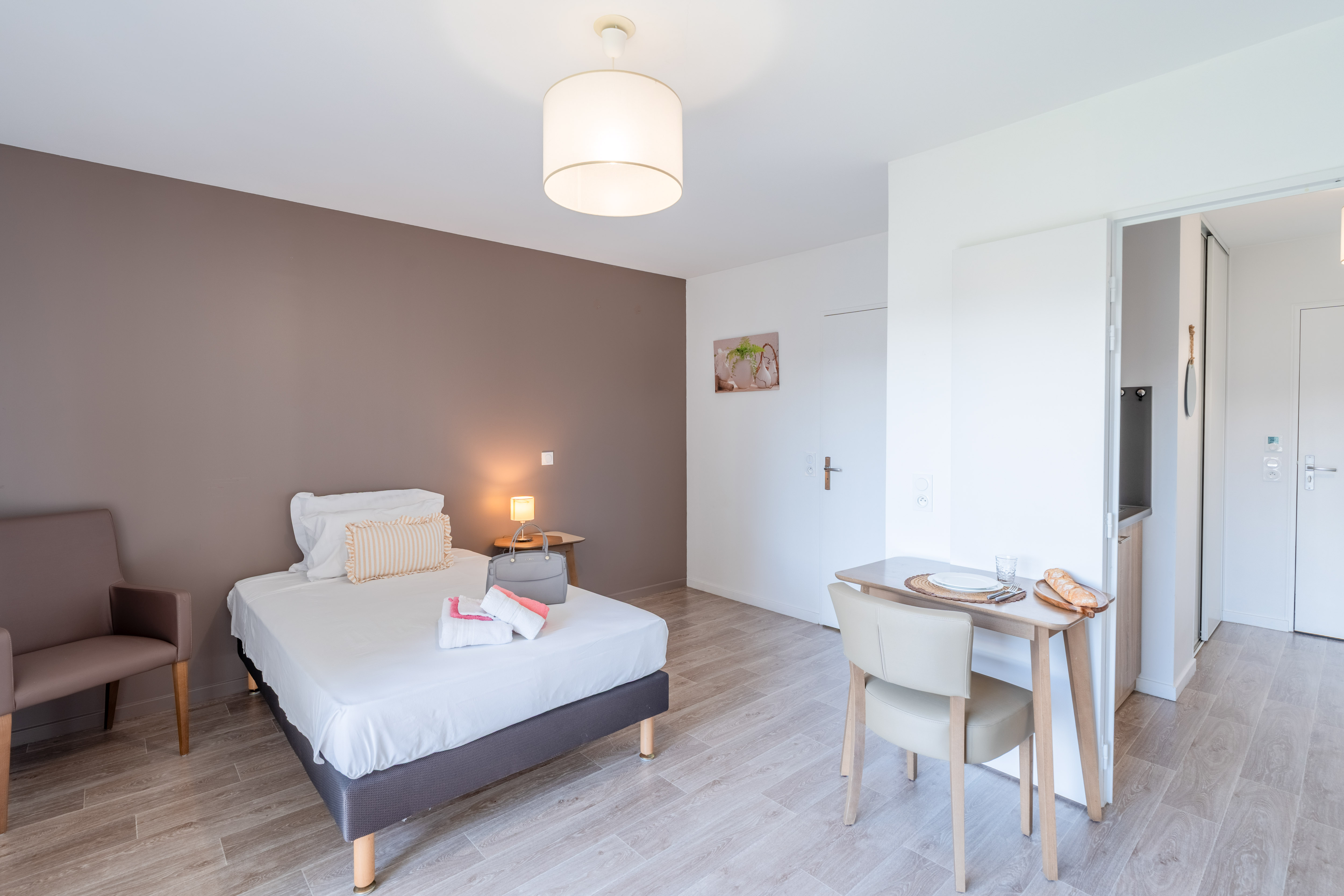 Room, Queen Bed