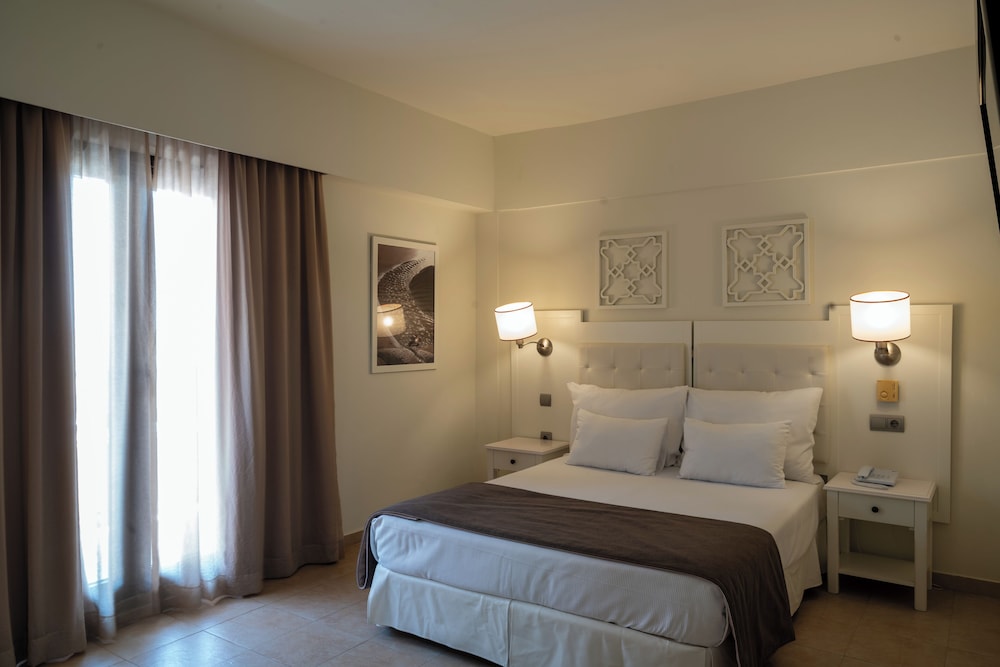 Room, Double Bed, Lagoon View, Vila Gale Isla Canela 7/10