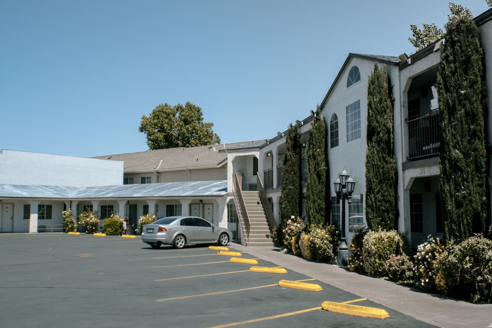 Travelodge By Wyndham Bishop in BISHOP - CA