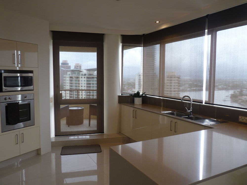 The Regent Holiday Apartments 52/52