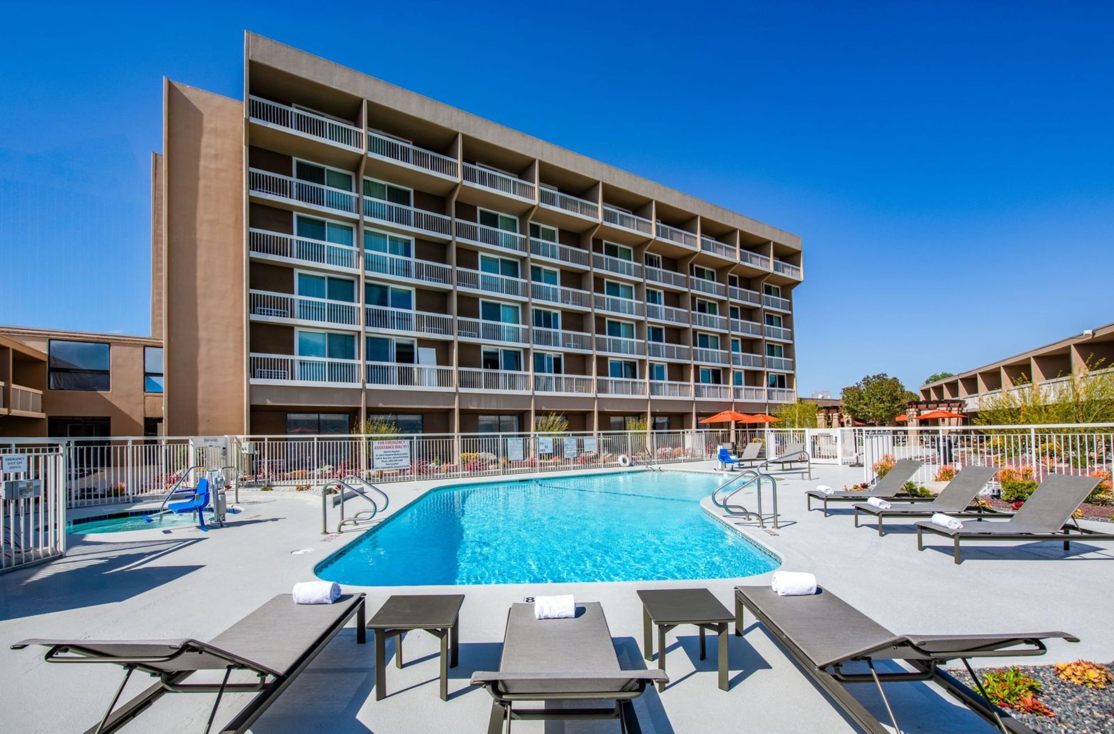 Courtyard by Marriott Oxnard/Ventura 4/32
