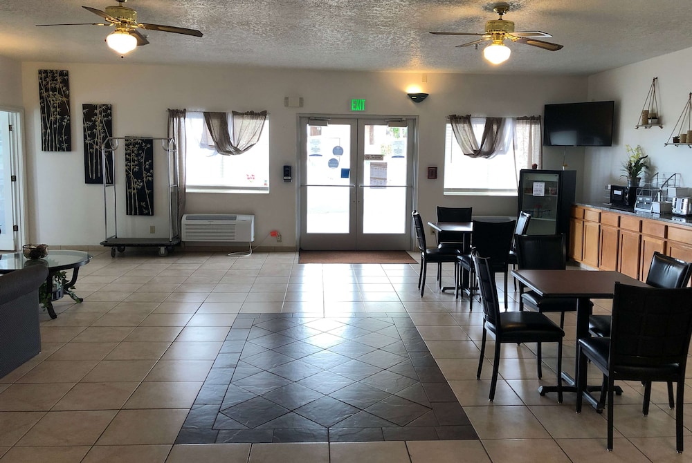 Super 8 by Wyndham Price 22/29