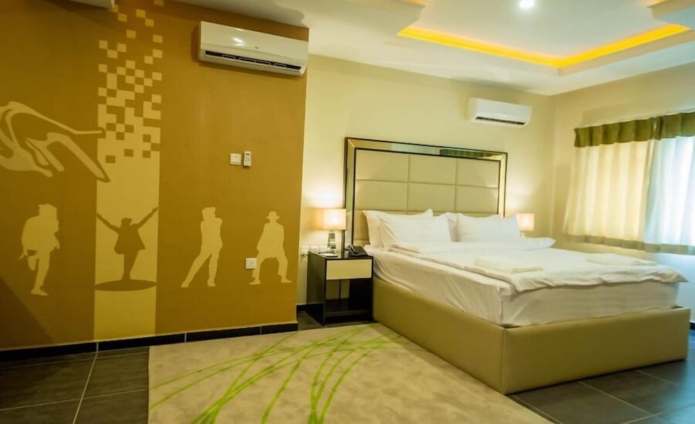 Iris Hotel 17/50