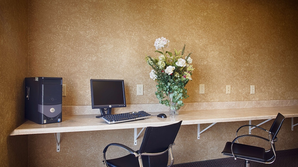 Best Western Penn-Ohio Inn & Suites 24/27