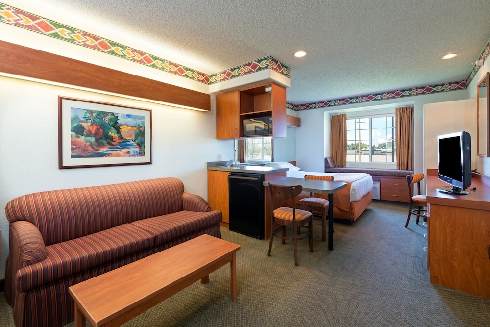 Microtel Inn & Suites by Wyndham Pueblo 21/29