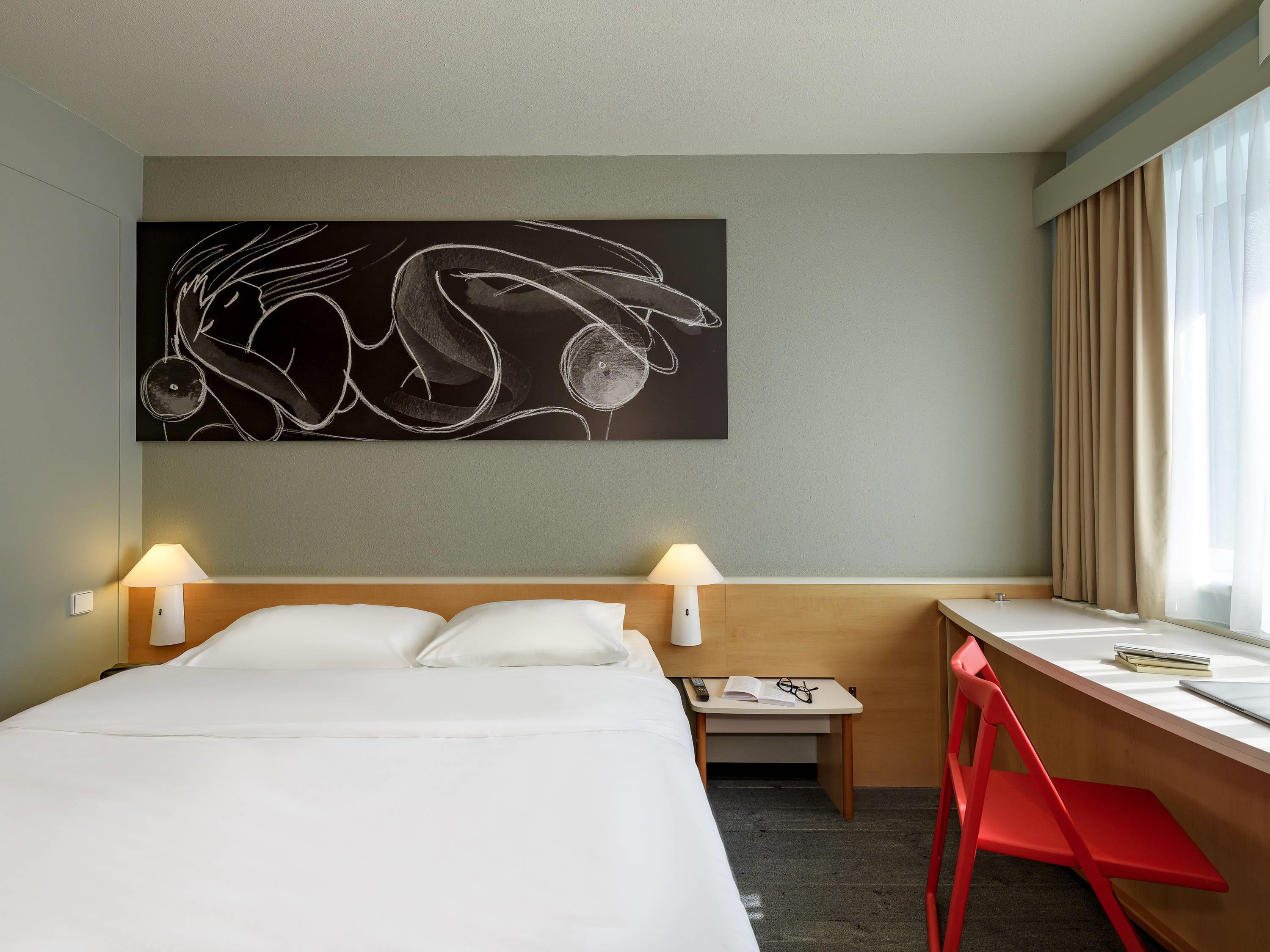 ROOM, DOUBLE BED, BABY COT