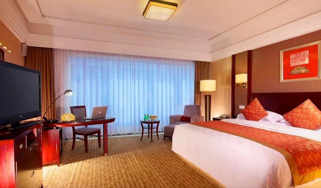 Deluxe, King Bed
