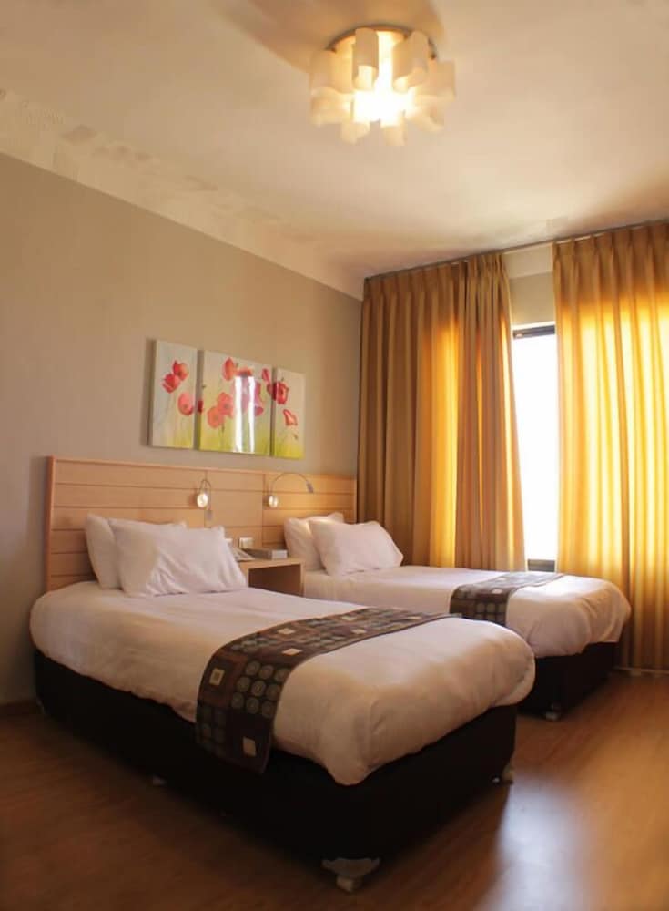 Crystal Suites 3/25