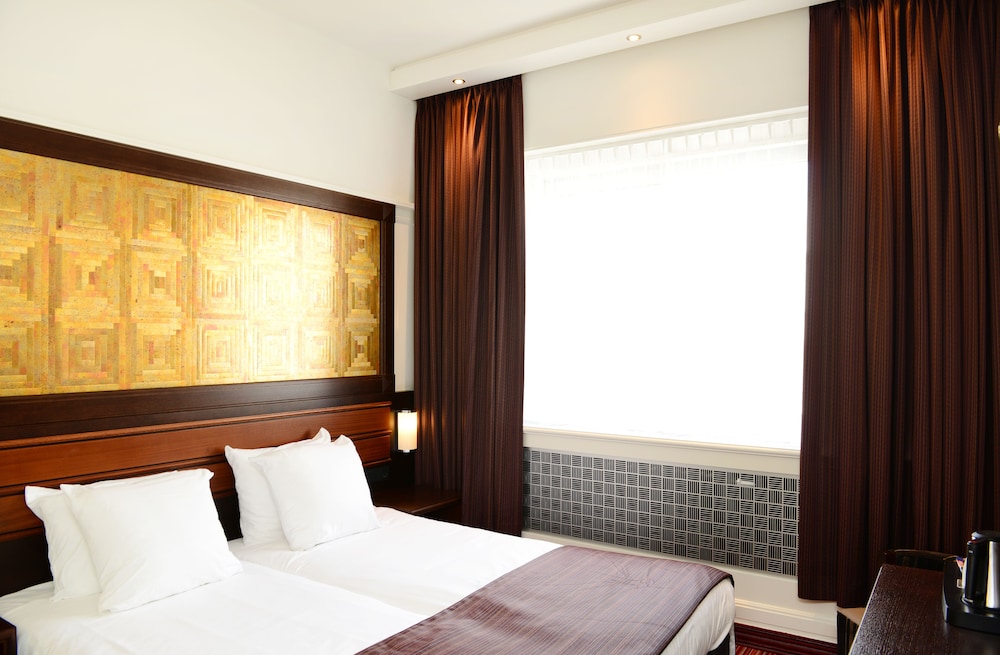 COMFORT, TWIN BEDS